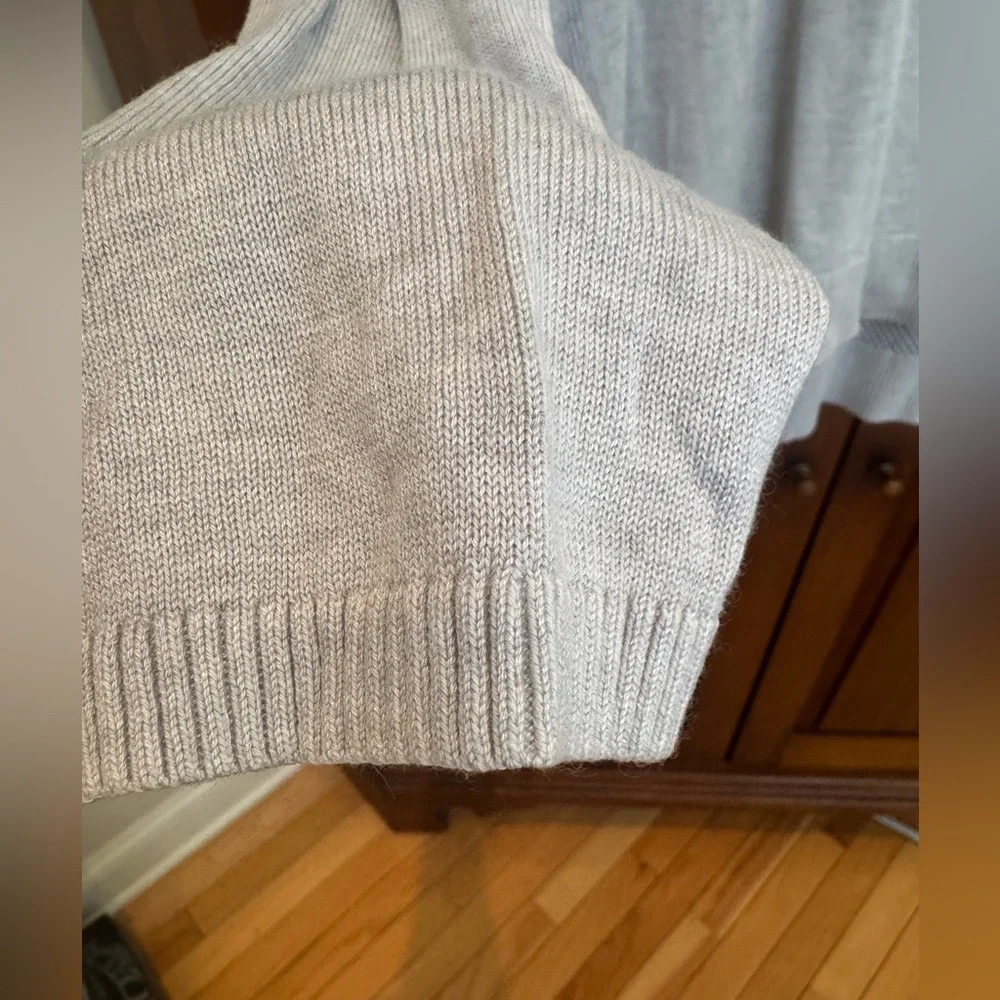 Lululemon Athletica Size 12 Light Gray Oversized Scoop Neck Sweater EUC